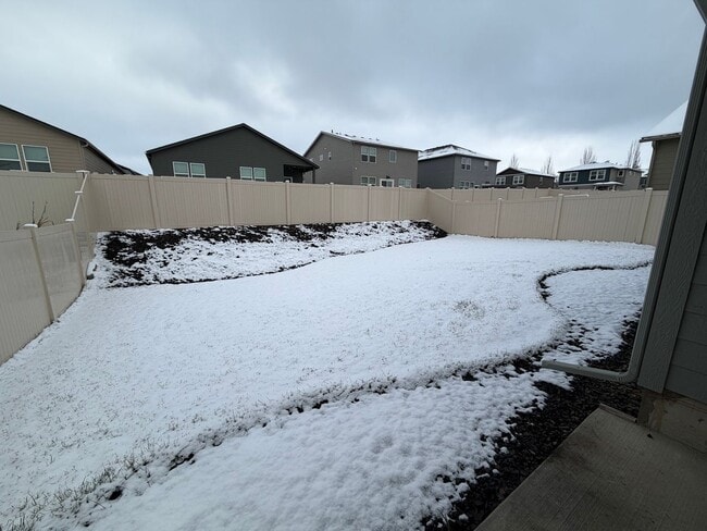 Building Photo - Stunning 3 Bed, 2 Bath Home in Spokane!