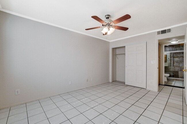 Building Photo - AMERICANA Property Mgmt - Gated 1st floor ...