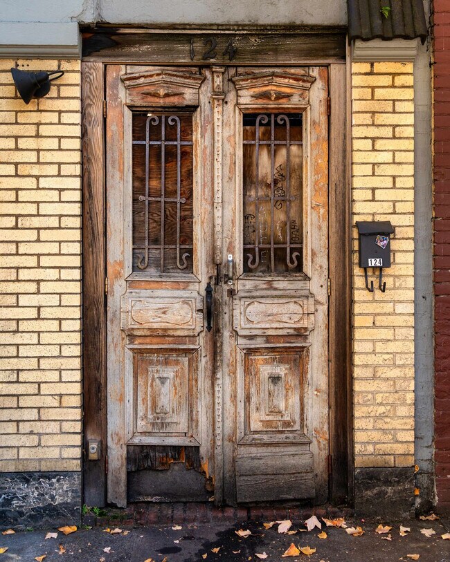 Building Photo - 925 NE 23rd Ave