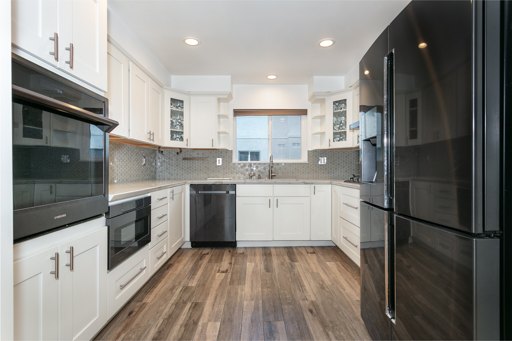 Kitchen - 5353 Corteen Plz