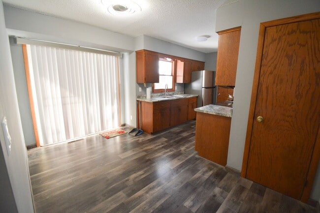 Building Photo - For Rent: Updated 3 Bed, 1.5 Bath Home — Available Immediately