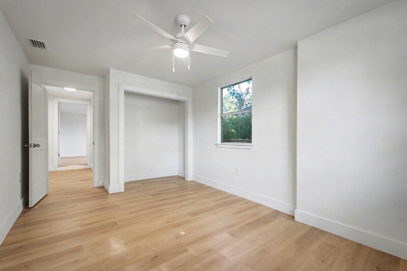 Building Photo - 5827 Ansley St