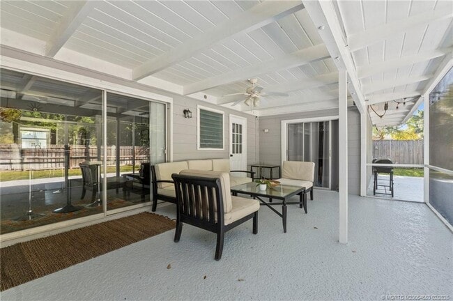 Building Photo - 530 S Manor Dr