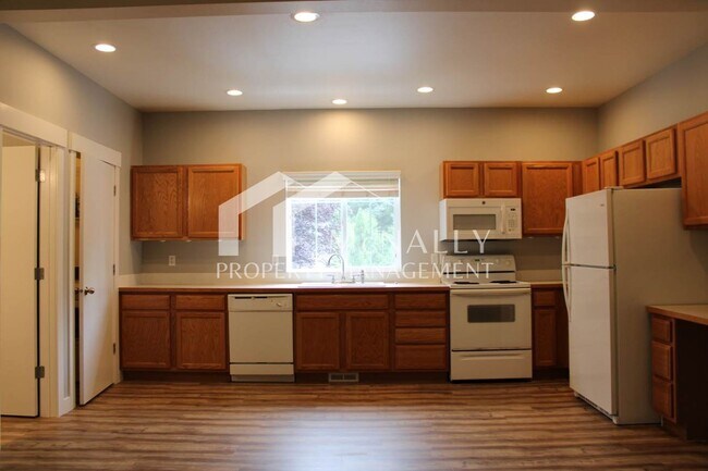 Building Photo - 7403 Larkspur Ct