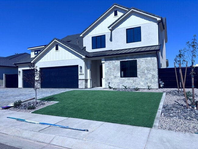 Building Photo - Brand New 6 Bed 4 bath home with built in ...
