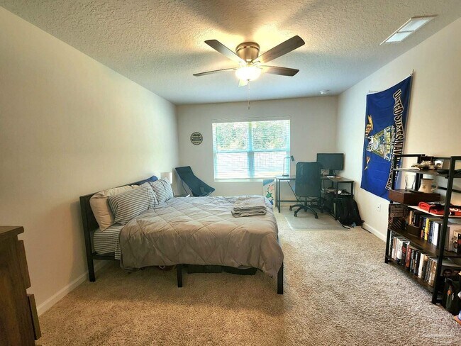 Building Photo - 5379 Peach Dr