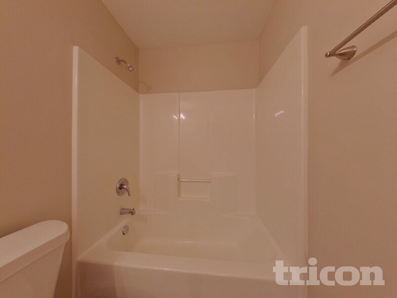 Building Photo - 74 Wyndham Ct