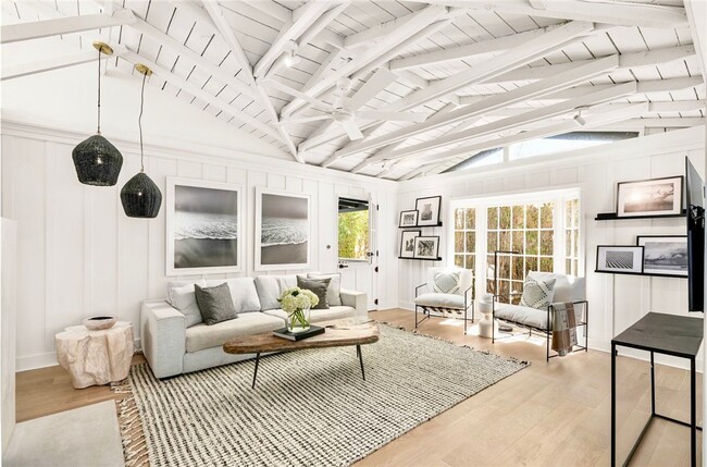 Building Photo - 592 Bluebird Canyon Dr