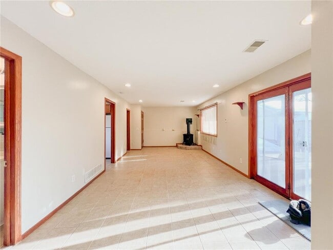 Building Photo - 11331 W River Rd