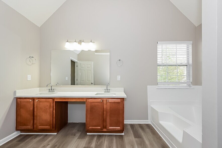 Building Photo - 936 Brisley Cir