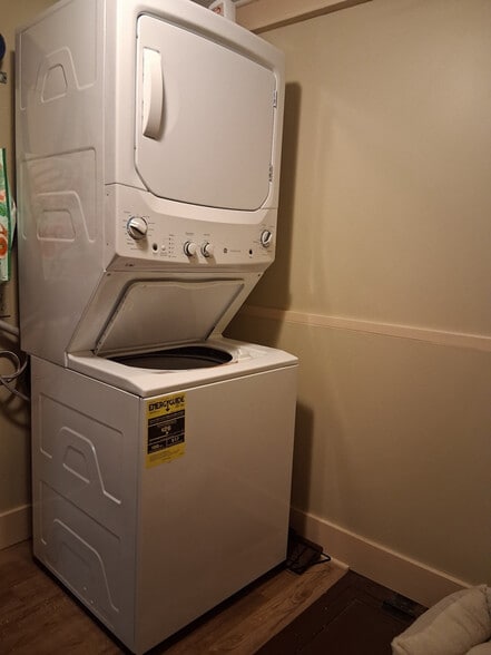 Building Photo - 148 S Edwards Ave