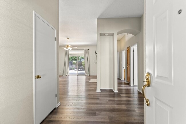 Building Photo - 10621 Tivoli Ct