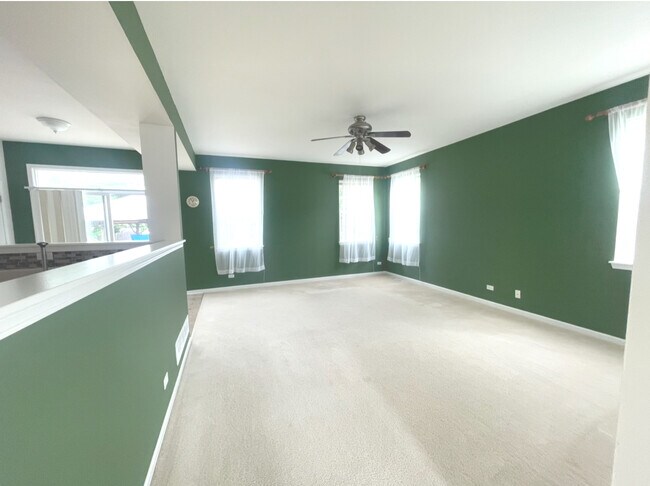 Building Photo - 1884 Fescue Dr