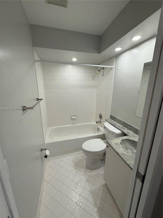 Building Photo - 1364 Cottonwood Cir