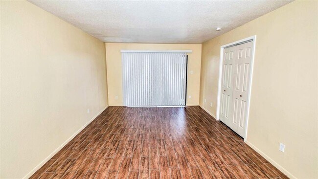 Building Photo - 3035 Walnut Bend Ln