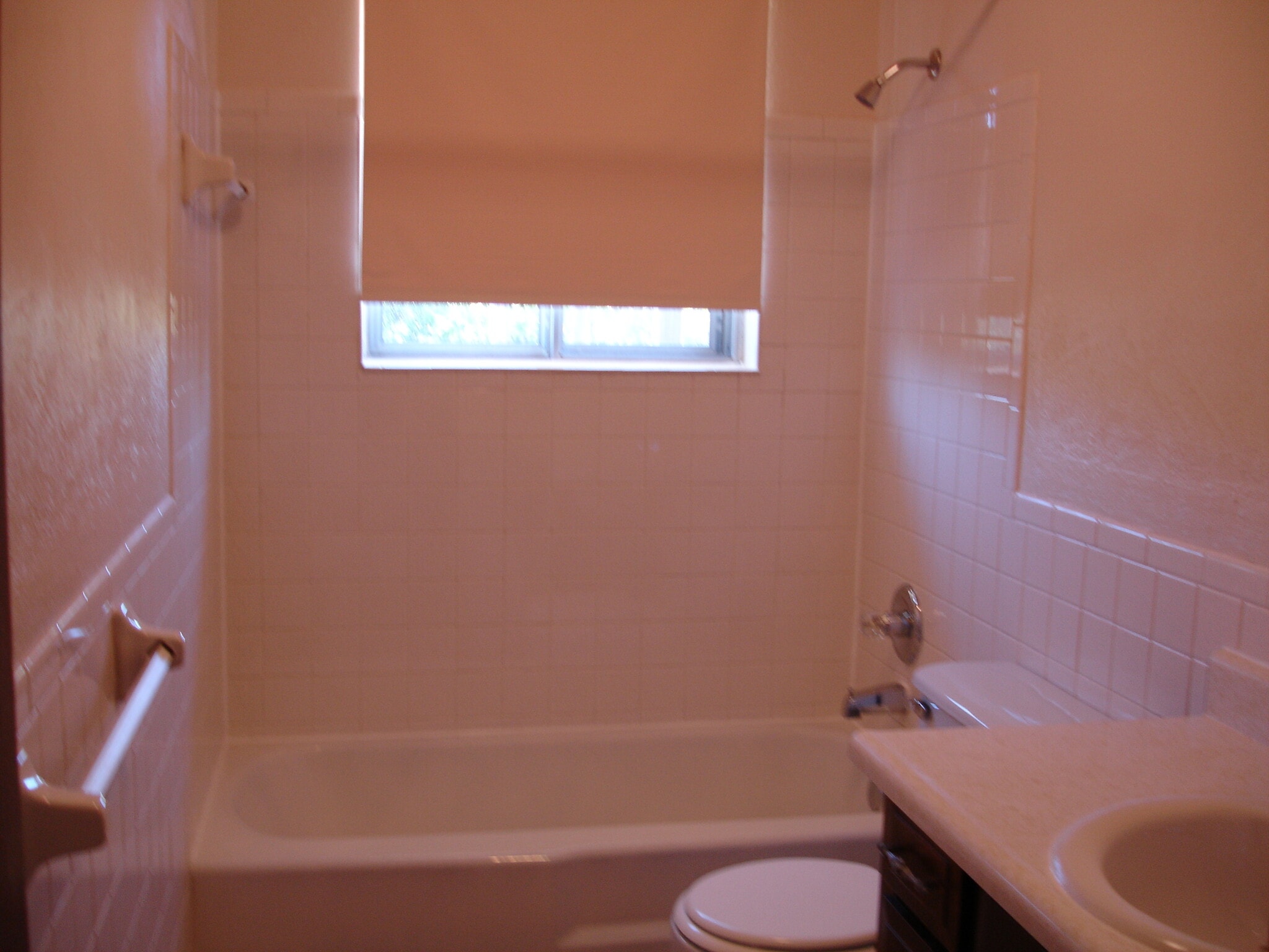 Up Bath Tub/Shower - 7101 N Park Ave