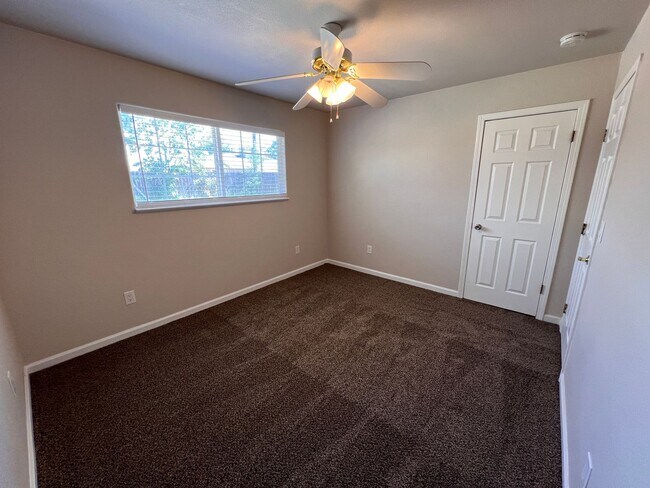 Building Photo - $2,250 Fowler & Shields, 3 Bedrooms - E Fe...