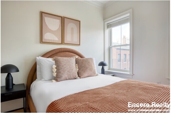 Building Photo - 1611 Tremont St