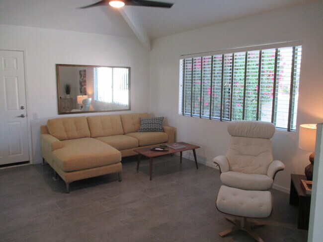 Building Photo - 2230 S Sunshine Cir