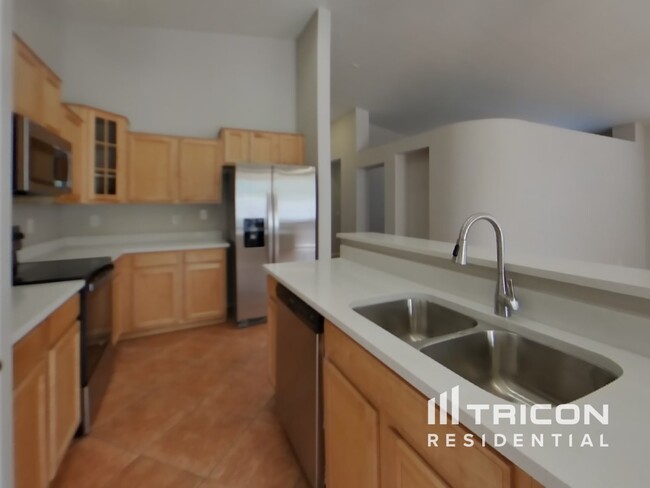 Building Photo - 3223 S 73rd Dr