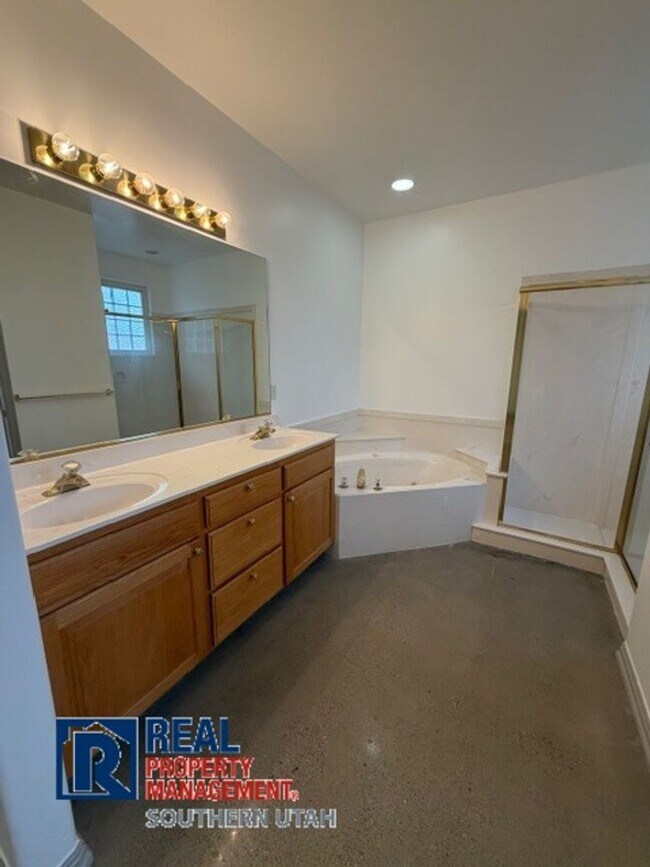 Building Photo - 2 weeks free if moved in by March 2nd!!!