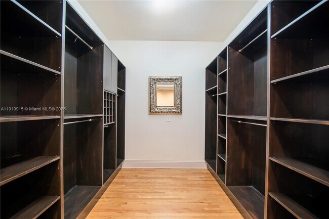 Building Photo - 3718 Sheridan Ave