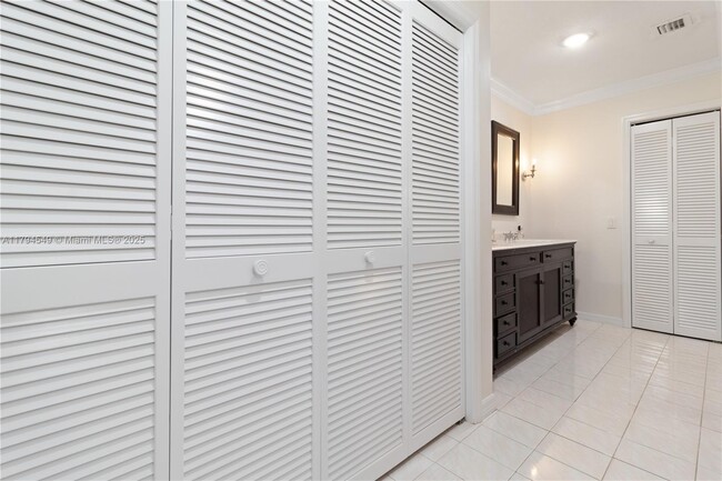 Building Photo - 8820 SW 57th St