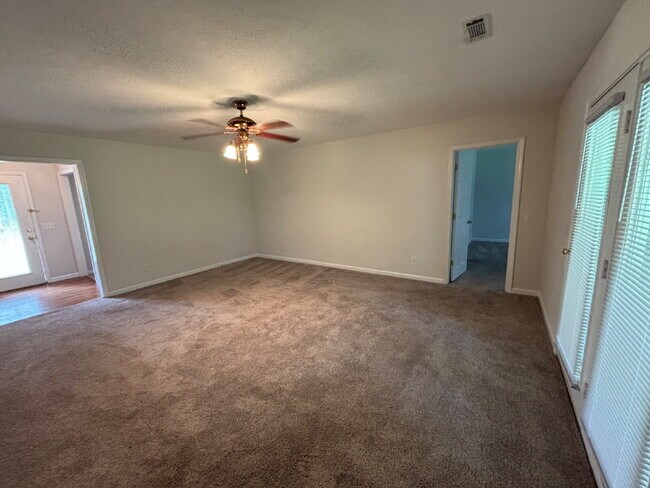 Building Photo - 3BD 2 BA HOME FOR RENT NEXT TO ALGOOD SCHOOLS