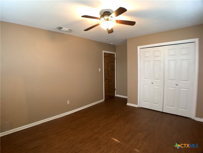 Building Photo - 826 Timber Dr
