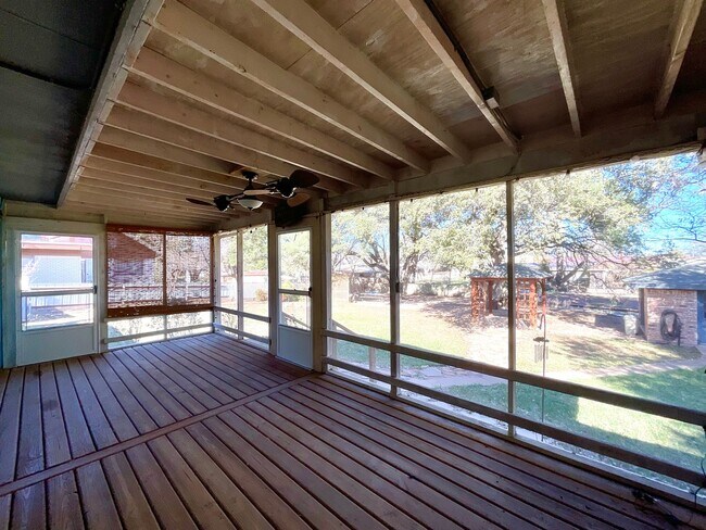 Building Photo - 5303 Shady Oak Cir