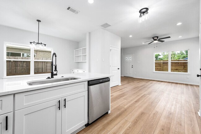 Building Photo - 783 Fortune St