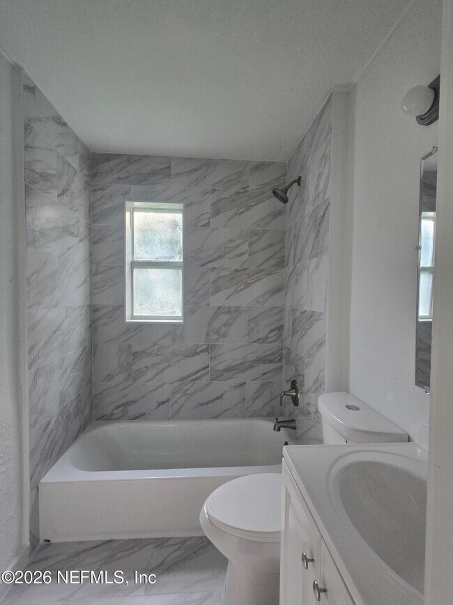Building Photo - 3827 Eve Dr W
