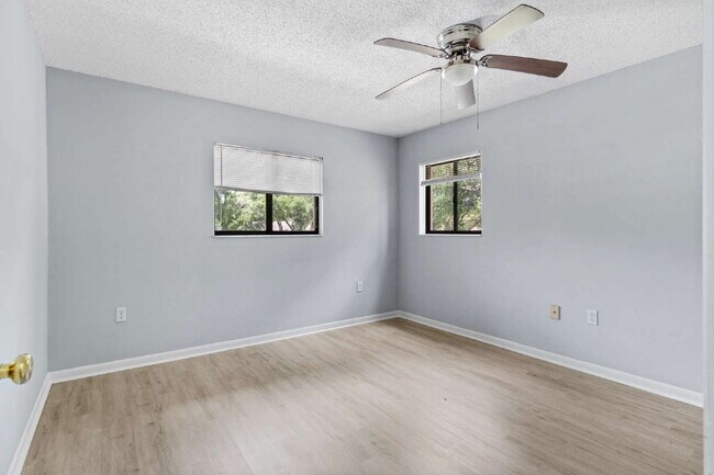 Building Photo - Freshly Updated 2BR Condo with Private Balcony, Community Pool, & In-Unit Laundry