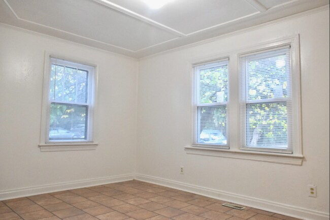 Building Photo - 2309 Bellevue Ave