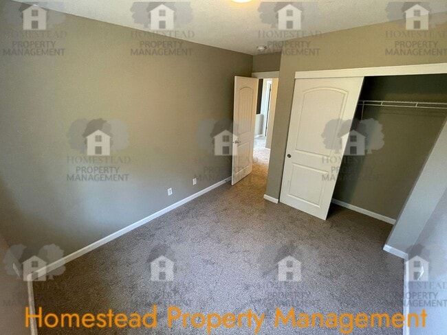 Building Photo - 1410-1412 Marigold Dr