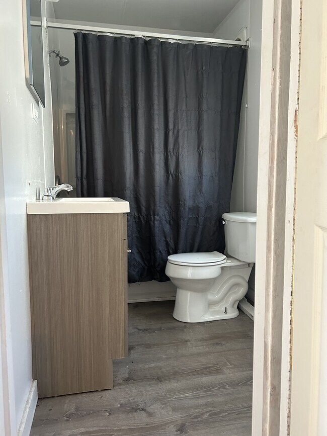 Building Photo - 215 N 4th St