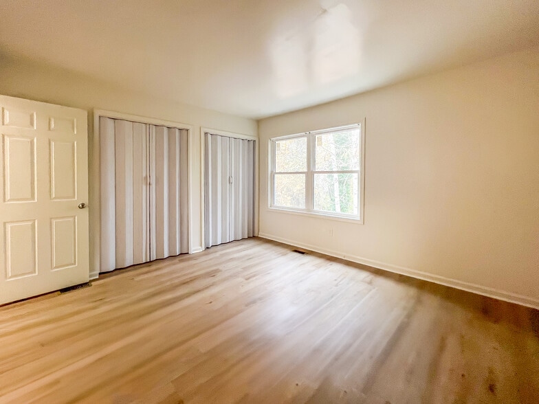 Building Photo - 30 Fox Hill Dr