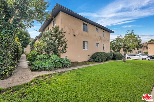 Building Photo - 4121 Santo Tomas Dr