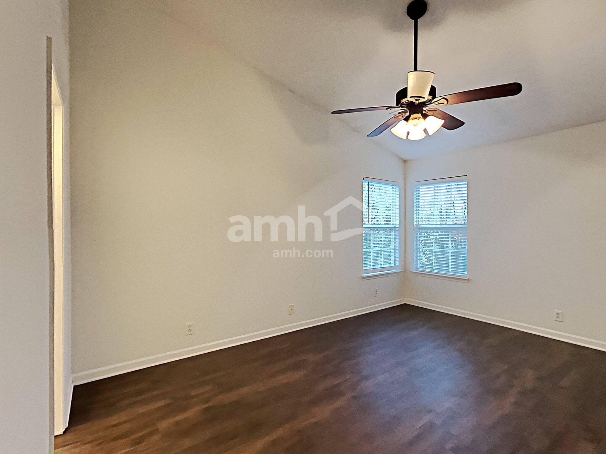 Building Photo - 2805 River Bend Dr
