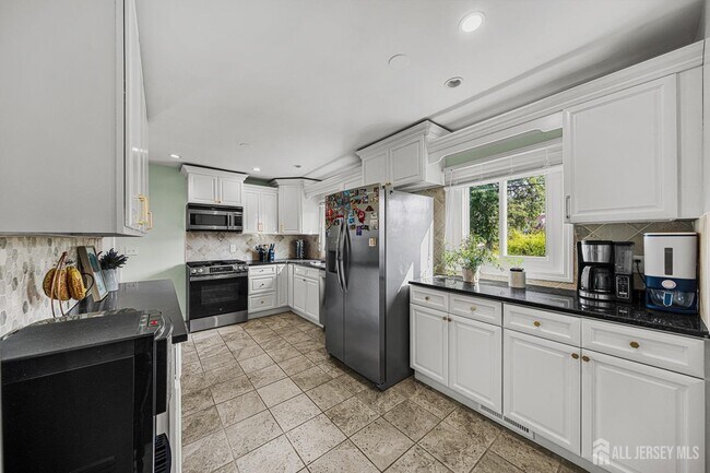 Building Photo - 56 Rieder Rd