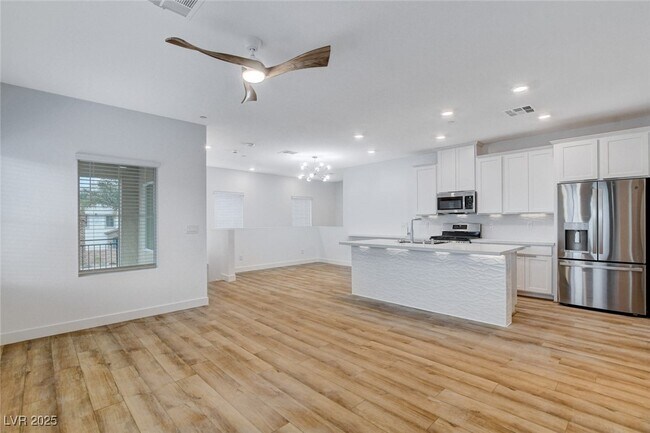 Building Photo - 237 Callen Falls Ave