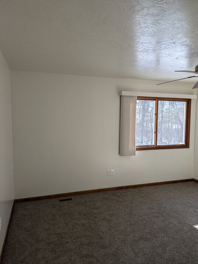Master bedroom - 11337 Ford Road