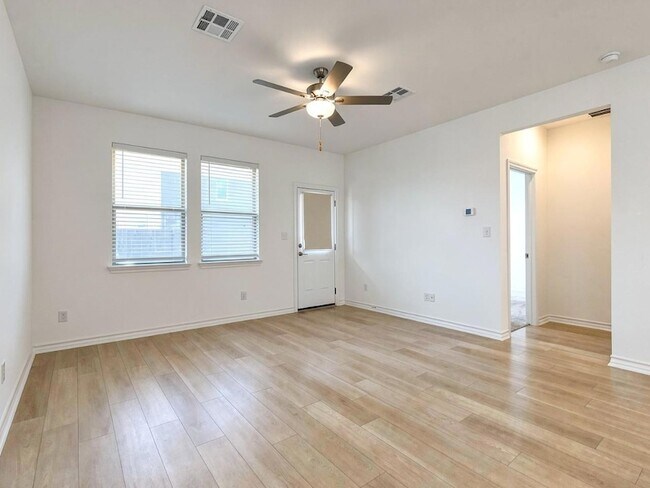 Building Photo - 366 Papaya Dr