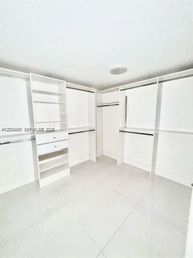 Building Photo - 400 Sunny Isles Blvd
