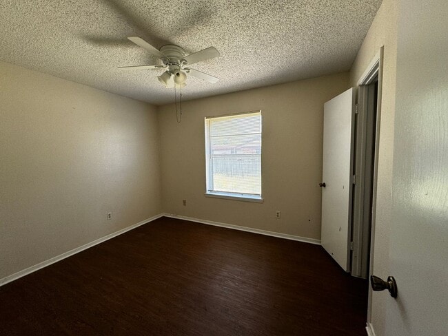 Building Photo - Great 2 Bedroom for Quick Move In