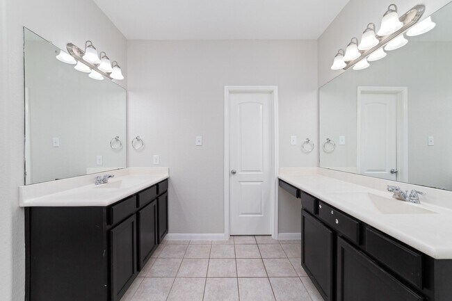 Building Photo - 11911 Cittanova Dr