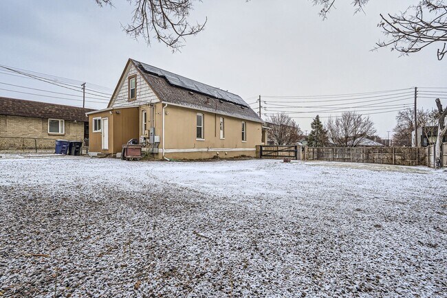 Building Photo - LOCATION! Blocks to Bronco's Stadium, light rail, park, Sloan's Lake.  ALL Utilities Included! Ov...