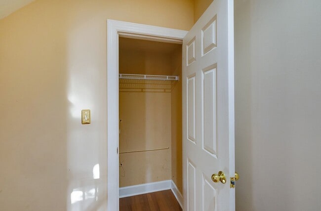 Building Photo - Luxury Townhome in the Heart of the Kentlands