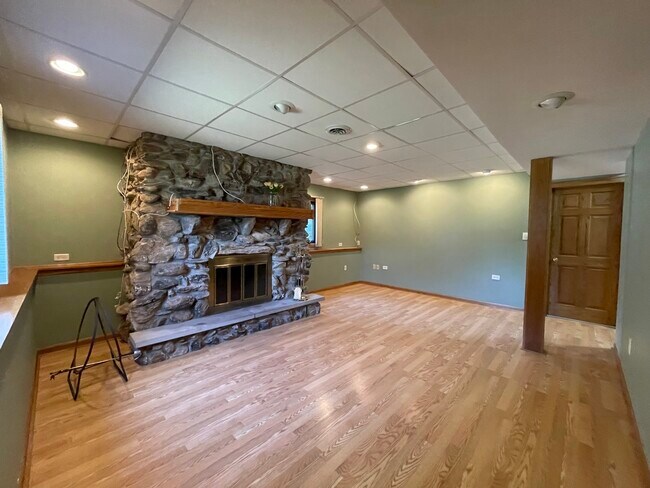 Building Photo - 5S509 Campbell Dr