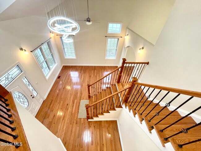 Building Photo - 11 Poplar Dr